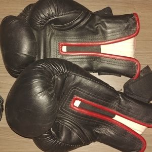 1x Select boxing gloves with Select head gear